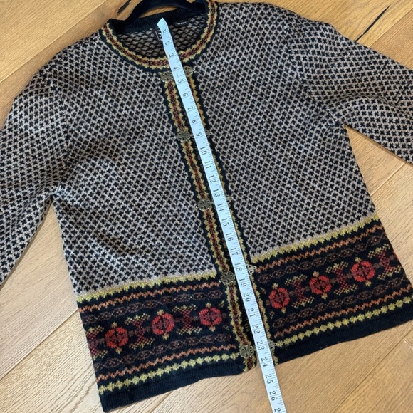 Skyr 100% Wool Knit Fair Isle Cardigan - Ladies Size M - Black & Muti - EUC - Picture 5 of 6